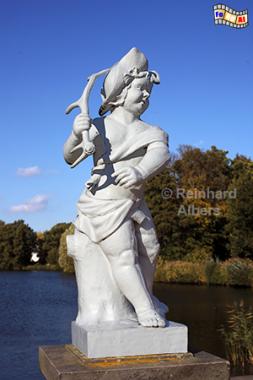 Putte im Park von Schloss Charlottenburg., Berlin, Charlottenburg, Park, Schloss, Skulptur, Putte, Albers, Foto, foreal,