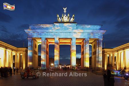 Brandenburger Tor bunt angestrahlt w�hrend des Festival-of-Lights., Berlin, Brandenburger, Tor, Langhans, Albers, Foto, foreal,