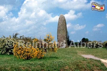 Der Menhir Champ Dolent s�dlich von Dol-de-Bretagne z�hlt mit einer H�he von 9,5m zu den beeindruckendsten der gesamten Bretagne., Bretagne, Menhir, Champ, Dolent, Dol,