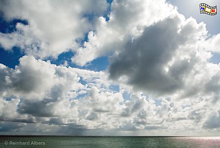 Meer und Wolken bei Port Haliguen auf der Quiberon-Halbinsel., Frankreich, Bretagne, Quiberon, Haliguen, Port, Albers, Foto, foreal,