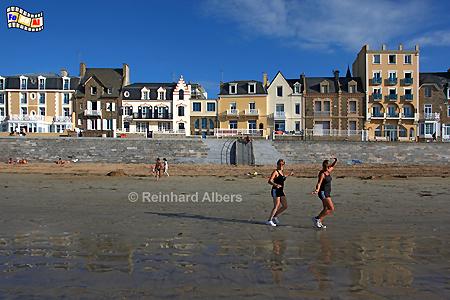 Joggerinnen am Strand von Param, Frankreich, Bretagne, Saint-Malo, Param, Strand, Plage, Albers, Foto, foreal,