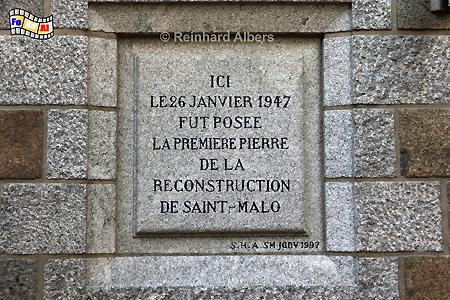 Saint-Malo - Gedenltafel zum Beginn des Wiederaufbaus nach dem Zweiten Weltkrieg., Frankreich, Bretagne, Saint-Malo, Albers, Foto, foreal,
