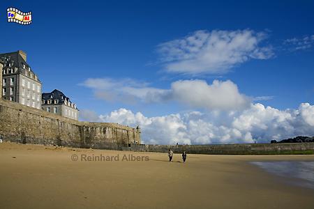 Saint-Malo, Strand vor der Festungsmauer , Frankreich, Bretagne, Saint-Malo, Albers, Foto, foreal,