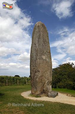 Menhir de Champ-Dolent bei Dol-de-Bretagne, Frankreich, Bretagne, Dol, Menhir, Champ-Dolent. Hinkelstein, Albers. Foto, foreal,