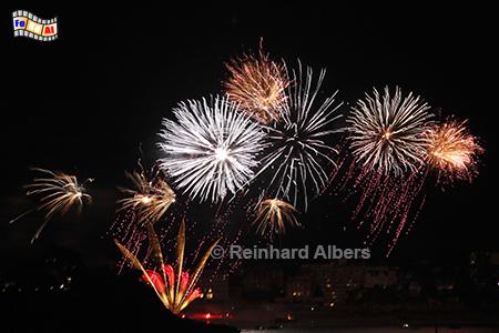 Feuerwerk in Dinard von Saint-Malo aus gesehen., Frankreich, Bretagne, Saint-Malo, Feuerwerk, Albers, Foto, foreal,