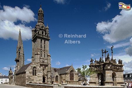 Pleyben - Umfriedeter Pfarrbezirk mit einem vereinten. Triumphtor und Kalwarienberg, Frankreich, Bretagne, Pleyben, Pfarrbezirk, Calvaire, Triumphtor, Albers, Foto, foreal,