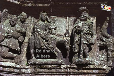 Guimiliau - Ausschnitt aus dem Kalvarienberg mit Maria und Joseph auf der Flucht., Bretagne, Guimiliau, Pfarrbezirk, Kalvarienberg, Triumphtor, Albers, foreal, Foto,