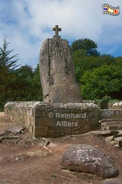 Christianisierter Menhir bei Saint-Uzec in der Nordbetragne., Bretagne, Menhir, Hinkelstein, Uzec, Albers, Foto, foreal,