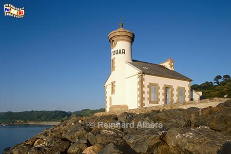 Der Leuchtturm Nantouar an der Nordkste stlich von Perros Guirec., Bretagne, Leuchtturm, Nantouar, Perros Guirec, Granit rose, Albers, Foto, foreal,