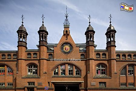Hala Targowa - Markthalle wurde 1895 im neugotischen Backsteinstil errichtet. Die in den beiden Weltkriegen verschont gebliebene Halle wurde erst krzlich innen und auen general berholt., Polen, Danzig, Gdańsk, Rechtstadt, Dominikanerhalle, Albers, Foto, foreal