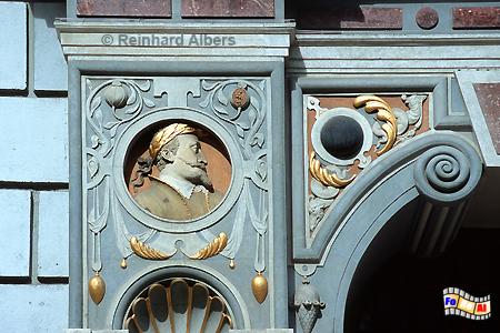 Dwr Artusa (Artushof) am Długi Targ (Langen Markt) - Fassadendetail mit dem Portrt des Poln. Knigs Sigismund III. Wasa., Polen, Danzig, Gdańsk, Dwr, Artusa, Artushof, Albers, Foto, foreal