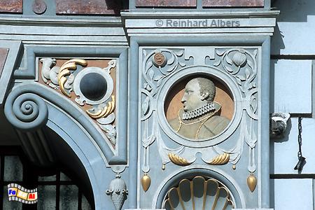 Dwr Artusa (Artushof) am Długi Targ (Langen Markt) - Fassadendetail mit dem Portrt des Polnischen Knigs Władysław IV., Polen, Danzig, Gdańsk, Dwr, Artusa, Artushof, Albers, Foto, foreal