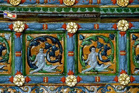 Dwr Artusa (Artushof) - Der im Jahr  1545 entstandene Kachelofen besteht aus 520 handbemalten Kacheln. , Polen, Danzig, Gdańsk, Dwr, Artusa, Artushof, Kachelofen, Albers, Foto, foreal