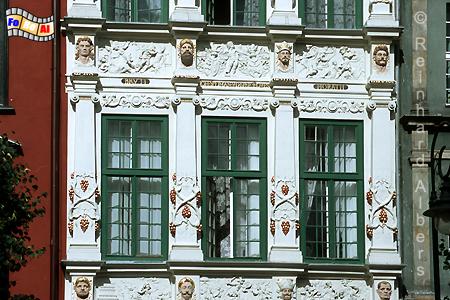 Das Goldene Haus am Langen Markt gilt mit seinem aufwendigen Fassadenschmuck als eines der schnsten Brgerhuser Danzigs., Polen, Danzig, Gdańsk, Długi, Targ, Langer, Markt, Rechtstadt, Goldene Haus, Albers, Foto, foreal