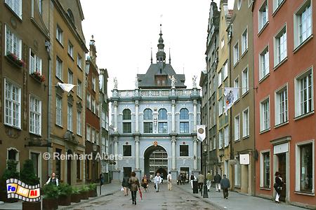 Blick durch die Ulica Długa (Langgasse) auf das Goldene Tor., Polen, Danzig, Gdańsk, Rechtstadt, Ulica Długa, Langgasse, Goldenes Tor, Brama, Albers, Foto, foreal