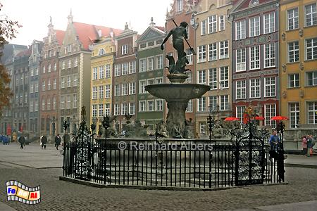 Długi Targ (Langer Markt) - Der Neptunbrunnen vor dem Artushof im Oktober., Polen, Danzig, Gdańsk, Neptunbrunnen, Langer, Markt, Długi, Targ, Albers, Foto, foreal