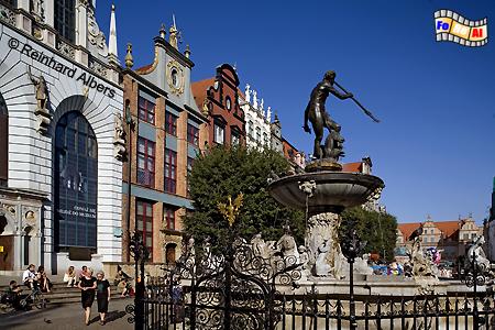 Długi Targ (Langer Markt). Der Neptunbrunnen vor dem Artushof., Polen, Danzig, Gdańsk, Długi, Targ, Langer, Markt, Rechtstadt, Neptunbrunnen, Fontana, Albers, Foto, foreal