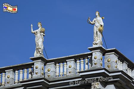 Allegorische Figuren auf dem Goldenen Tor (Reichtum und Ruhm)., Polen, Danzig, Gdańsk, Rechtstadt, Ulica Długa, Langgasse, Goldenes Tor, Brama, Albers, Foto, foreal