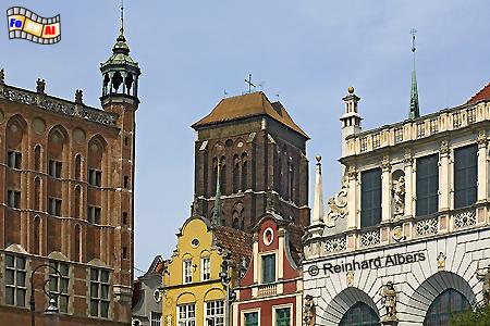 Blick auf die Marienkirche zwischen Rathaus und Artushof, Polen, Danzig, Gdańsk, Rechtstadt, Marienkirche, Kościl, Mariacki. Albers, Foto, foreal