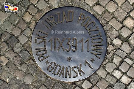 Gedenkplakette vor der Polnischen Post., Polen, Danzig, Gdańsk, Polnische, Post, Verteidiger, Altstadt, Albers, Foto, foreal