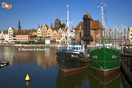 Gdańsk (Danzig) - Das Krantor aus dem Jahr 1444 beherbergt heute das Schifffahrtsmuseum., Polen, Danzig, Gdańsk, Lange Brcke, Długi, Pobrzeże, Krantor, Mottlau, Albers, Foto, foreal