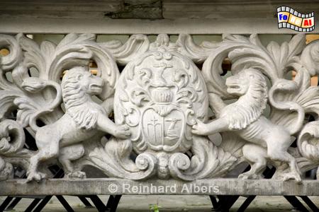 Długi Targ (Langer Markt).
Verzierte Balustrade eines Beischlages., Polen, Danzig, Gdańsk, Długi, Targ, Langer, Markt, Rechtstadt, Beischlge, Brgerhuser, Albers, Foto, foreal