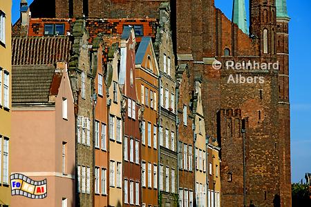 Blick durch die Ulica Piwna (Jopengasse) auf die Marienkirche., Polen, Danzig, Gdańsk, Rechtstadt, Jopengasse, Piwna. Albers, Foto, foreal