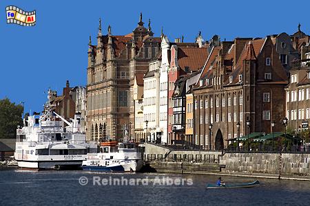 Gdańsk (Danzig) - Długi Pobrzeże
(Lange Br�cke).
Gr�nes Tor im Hintergrund., Polen, Danzig, Gdańsk, Lange Br�cke, Długi, Pobrzeże, Gr�nes Tor, Mottlau, Albers, Foto, foreal