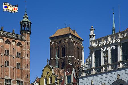 Blick auf die Marienkirche zwischen Rathaus und Artushof, Polen, Danzig, Gdańsk, Rechtstadt, Marienkirche, Kościl, Mariacki. Albers, Foto, foreal