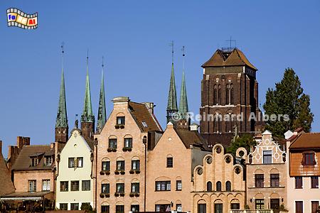 Huser an der Langen Brcke und Marienkirche im Hintergrund., Polen, Danzig, Gdańsk, Lange Brcke, Długi, Pobrzeże, Marienkirche, Mottlau, Albers, Foto, foreal