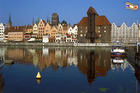 Gdańsk (Danzig) - Das Krantor aus dem Jahr 1444 gilt als Wahrzeichen der Stadt., Polen, Danzig, Gdańsk, Lange Brcke, Długi, Pobrzeże, Krantor, Mottlau, Albers, Foto, foreal