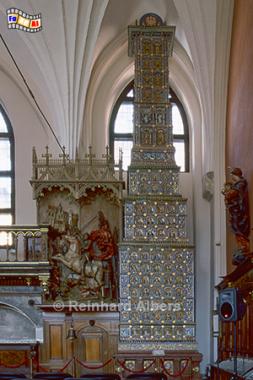 Dwr Artusa (Artushof) - Der 12 m hohe Kachelofen des Tpfers Georg Stelzener aus dem 16. Jh. gilt als der hchste der Welt., Polen, Danzig, Gdańsk, Dwr, Artusa, Artushof, Kachelofen, Stelzener, Albers, Foto, foreal