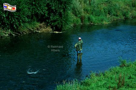 Angler im Vorland des Riesengebirges, Polska, Polen, Schlesien, Riesengebirge