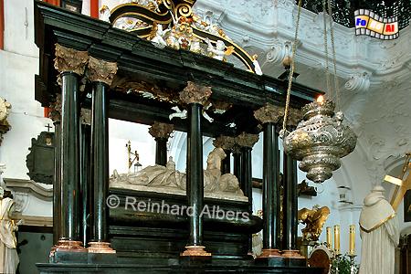 Trzebnica (Trebnitz) - Grabmal (1680) der Heiligen Hedwig in einer Kapelle der Klosterkirche., Polen, Polska, Schlesien, Kloster, Zisterzienser, Hedwig, Trebnitz, Trzebnica