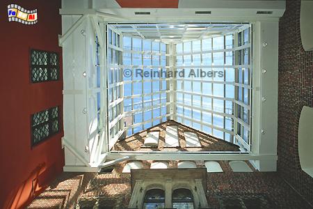 Wrocław (Breslau) - moderner Lichtschacht im historischen rathaus, Polen, Polska, Breslau, Wroclaw, Niederschlesien, foreal, Albers, foto, Rathaus