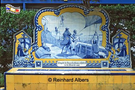 Portimo - Largo 1 Dezembro, auf 10 Sitzbnken mit Azulejos werden die wichtigsten Ereignisse der port. Geschichte dargestellt., Portugal, Algarve, Portimo, Largo, Platz, Azulejos, Albers, Foto foreal.