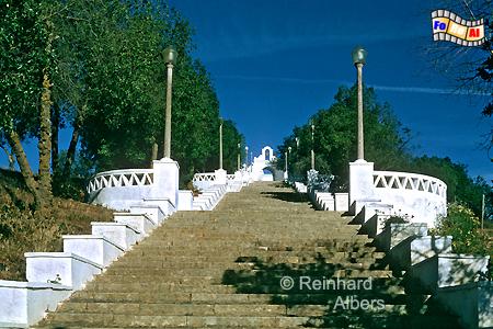 Treppe zur Wallfahrtskirche oberhalb von Alljustrel., Portugal, Alentejo, Aljustrel, Wallfahrtskirche, Albers, Foto, foreal,