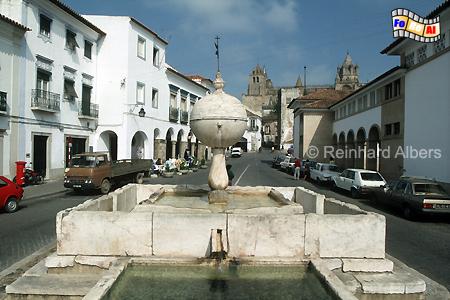 Evora - Brunnen auf dem Largo das Portas de Moura, Portugal, Alentejo, Evora, Brunnen, Largo, Portas, Albers, Foto, foreal,