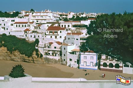 Carvoreiro - Ortskern und Strand., Portugal, Algarve, Carvoeiro, Bucht, Felsenkste, Foto, Albers, foreal,