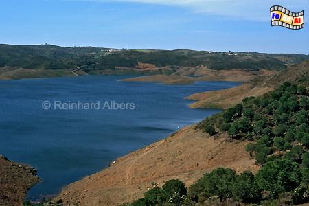 Barragem de Odeleite. Am Stausee von Odeleite wird das Problem fehlender Niederschlge auf der Iberischen Halbinsel besonders deutlich., Algarve, Portugal, Stausee, Odeleite, Albers, Foto, foreal,