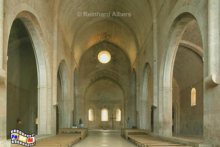 Le Thoronet - Klosterkirche der Zisterzienser gilt als Meisterwerk der provenzalischen Romanik, Frankreich, France, Provence, Thoronet, Kloster, Zisterzienser, foreal, Albers