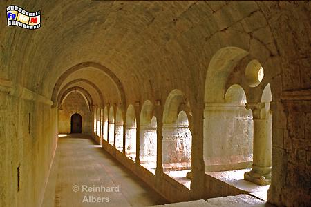 Le Thoronet - Kreuzgang des Zisterzienserklosters, Frankreich, France, Provence, Thoronet, Kloster, Zisterzienser, foreal, Albers
