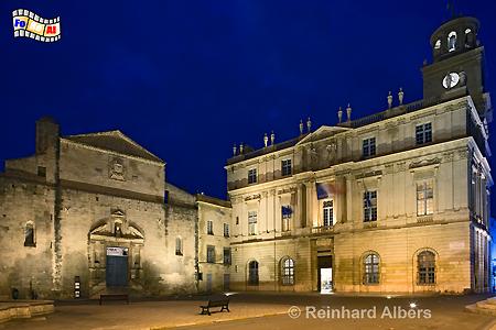 Arles - Rathaus am Place de la Rpublique am Abend., Frankreich, France, Arles, Provence, Rathaus, foreal, Albers,