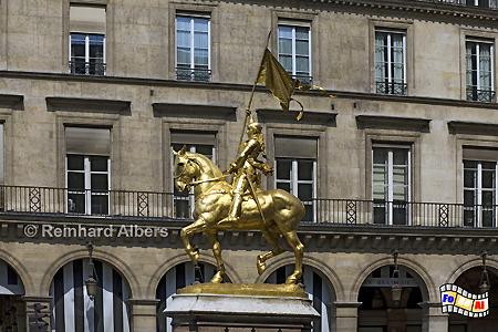 Place des Pyramides - Vergoldetes Reiterstandbild von Jeanne d Arc., Frankreich, France, Paris, Pyramides, Jeanne, Arc, foreal, Albers
