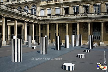 Palais Royal - Ehrenhof mit schwazweiß-gestreiften Säulen von Daniel Buren, Frankreich, France, Paris, Palais, Royal, Richelieu, Ehrenhof, Buren, Albers, foreal,