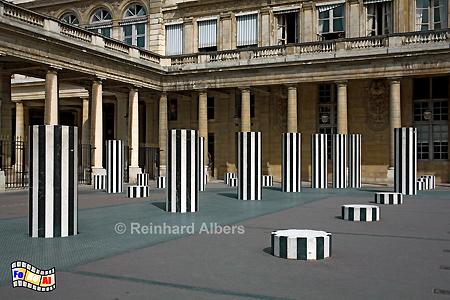 Palais Royal - Ehrenhof mit schwarzwei gestreiften Sulen von Daniel Buren., Frankreich, France, Paris, Palais, Royal, Richelieu, Ehrenhof, Buren, Albers, foreal,