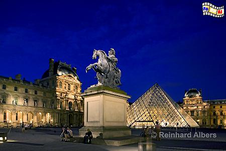 Louvre - Innenhof Cour Napolon mit Reiterstandbild Ludwig XIV. und Pyramide, Frankreich, France, Paris, Louvre, Pyramide, Cour, Napolon, Ming, Pei, Albers, foreal,