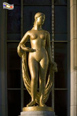Goldene Art Deco-Figur am Palais de Chaillot., Paris, Palais, Chaillot, Trocadro, Albers, Foto, foreal,