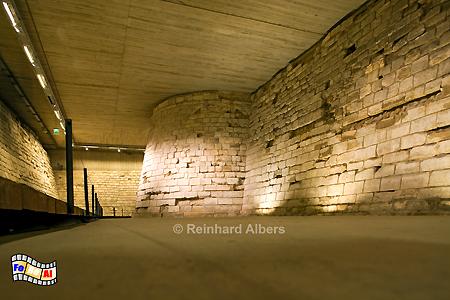 Louvre - Festungsmauern des mittelalterlichen Louvre im Souterrain, Frankreich, France, Paris, Louvre, Ancien Louvre, foreal, Albers