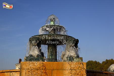 Fontaine aux Lions vor der Cit de la Musique im Villette-Viertel. Ursprnglich stand der Brunnen mal auf dem Place de La Rpublique.,, Paris, Fontaine, Lion, Brunnen, Villette, Albers, Foto, foreal,